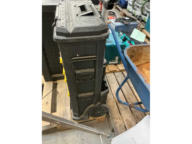 Stanley gereedschapstrolley met inhoud - afbeelding 3 van  8