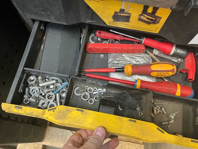 Stanley gereedschapstrolley met inhoud - afbeelding 5 van  8