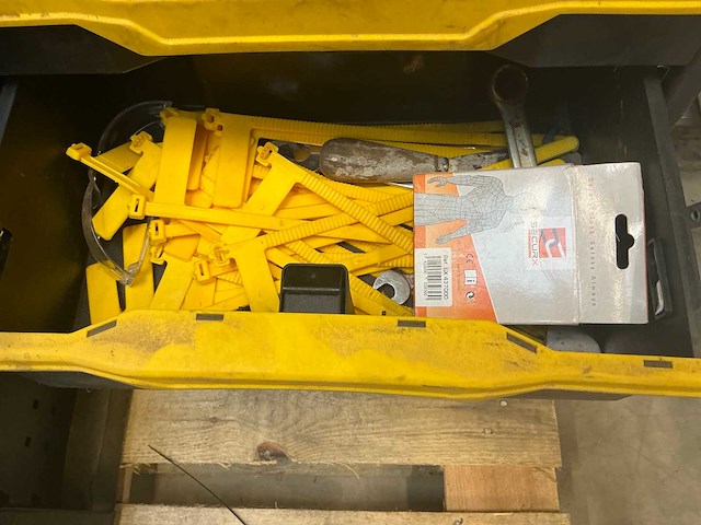 Stanley gereedschapstrolley met inhoud - afbeelding 7 van  8