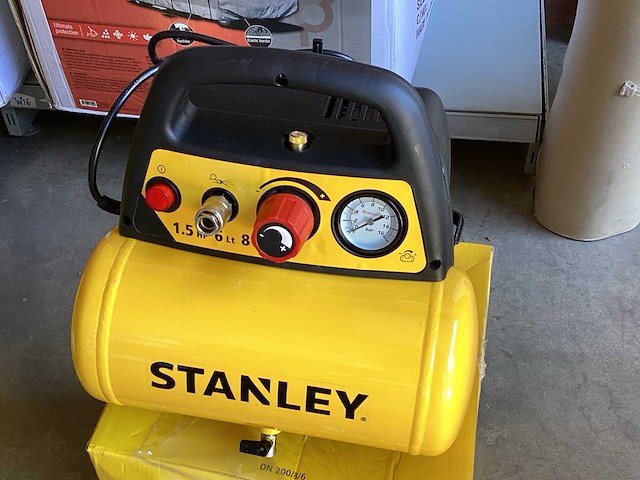 Stanley luchtcompressor draagbaar - afbeelding 2 van  4