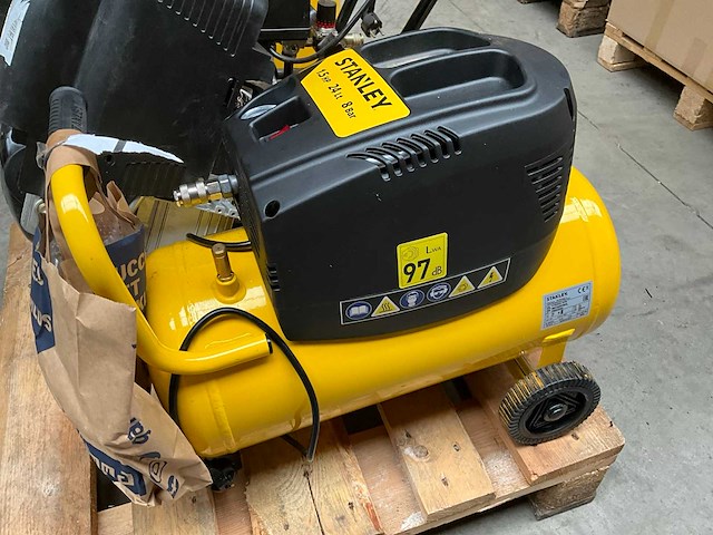Stanley mix kavel diverse luchtcompressoren - afbeelding 12 van  13