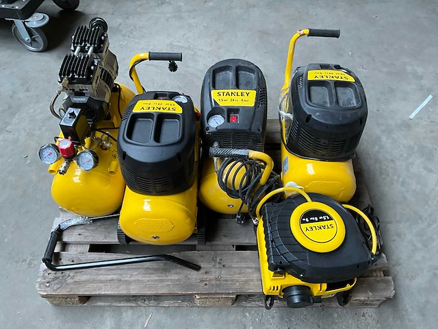 Stanley mix kavel diverse luchtcompressoren - afbeelding 1 van  13