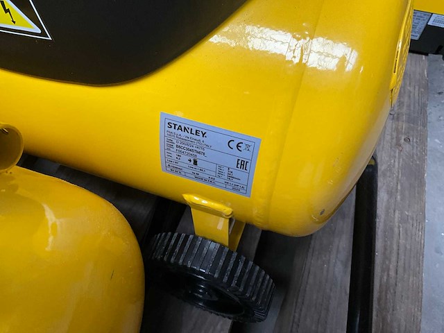Stanley mix kavel diverse luchtcompressoren - afbeelding 12 van  13