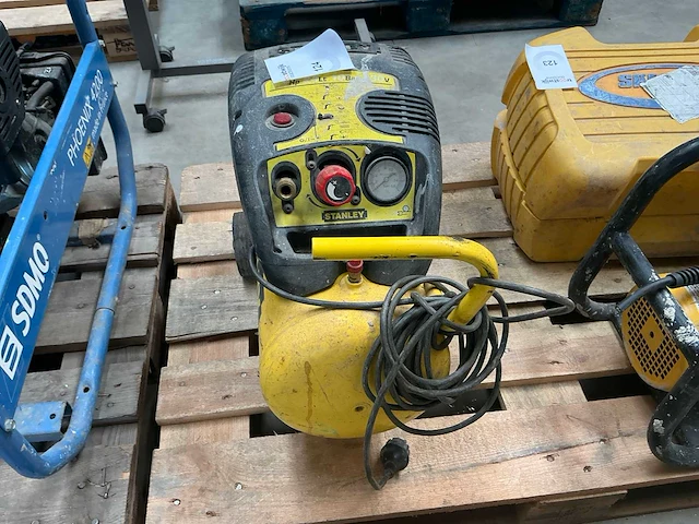 Stanley new brico luchtcompressor - afbeelding 4 van  4