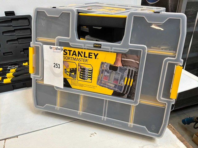 Stanley schroevendraaierset en opbergdozen - afbeelding 3 van  4