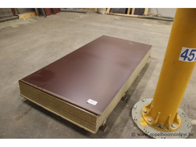 Stapel plaatmateriaal - afbeelding 1 van  2