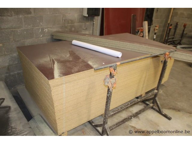 Stapel plaatmateriaal - afbeelding 2 van  2