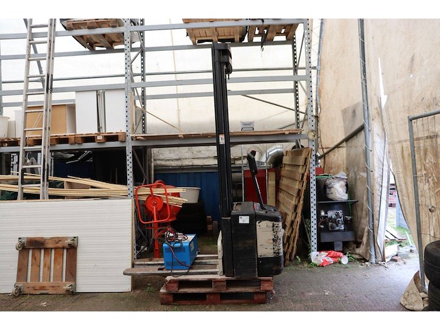 Stapelaar crown we2000 elektrisch 1250kg 4.3m 2003 - afbeelding 1 van  1