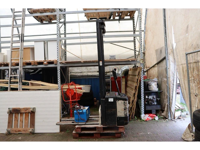 Stapelaar crown we2000 elektrisch 1250kg 4.3m 2003 - afbeelding 1 van  1