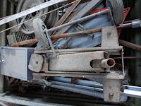 Stapelbak met ijzerwaren - afbeelding 2 van  3