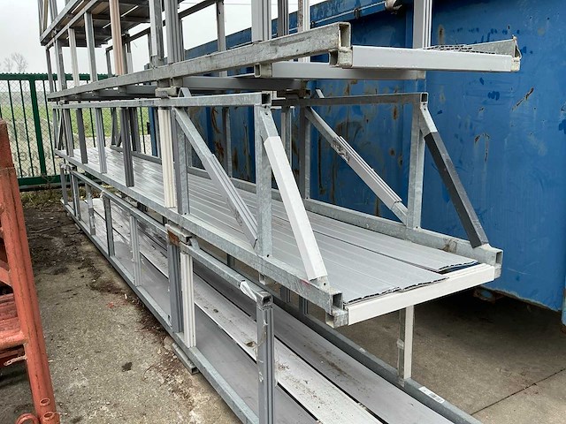 Stapelbak/bok voor lengtes van 600cm - afbeelding 1 van  8