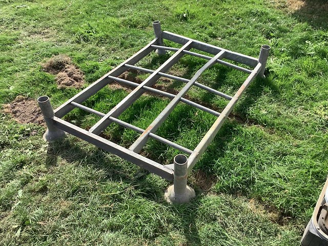 Stapelbak/voet 105x140x32 cm. - afbeelding 2 van  2