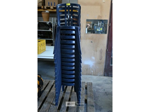 Stapelbare blauwe kunststof tuinstoelen (14x) - afbeelding 1 van  1