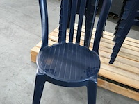 Stapelbare blauwe kunststof tuinstoelen (19x) - afbeelding 2 van  2