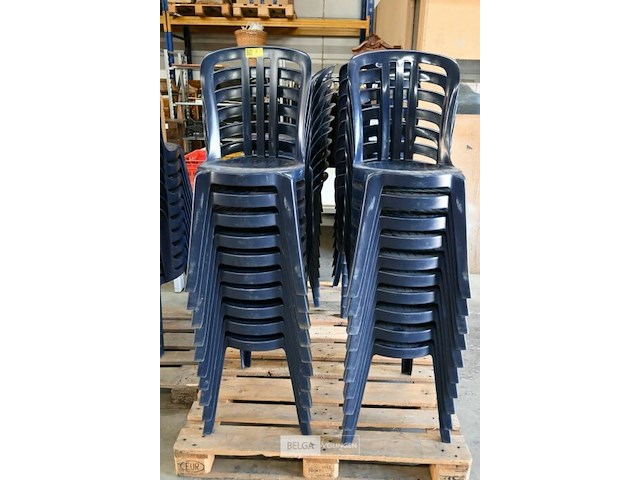 Stapelbare blauwe kunststof tuinstoelen (20x) - afbeelding 1 van  1