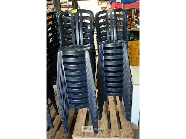 Stapelbare blauwe kunststof tuinstoelen (20x) - afbeelding 1 van  1