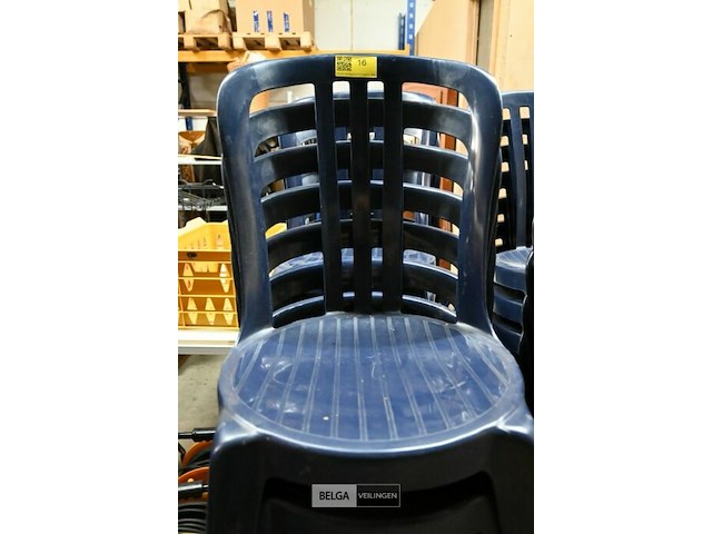 Stapelbare blauwe kunststof tuinstoelen (20x) - afbeelding 2 van  2