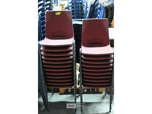 Stapelbare bordeaux kunststof stoelen (22x) - afbeelding 1 van  3