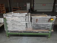 Stapelbare metalen houder + inhoud