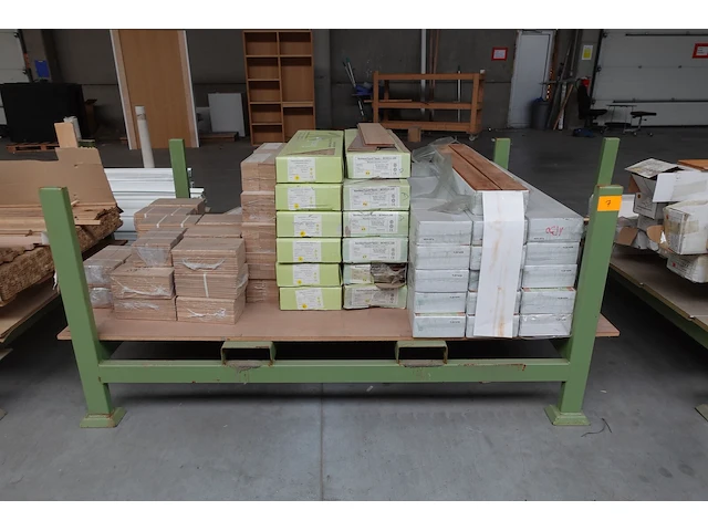 Stapelbare metalen houder + inhoud - afbeelding 1 van  9