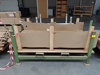 Stapelbare metalen houder + inhoud