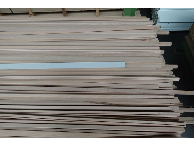 Stapelbare metalen houder + inhoud - afbeelding 2 van  3