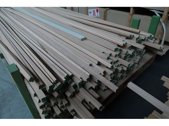 Stapelbare metalen houder + inhoud - afbeelding 3 van  3