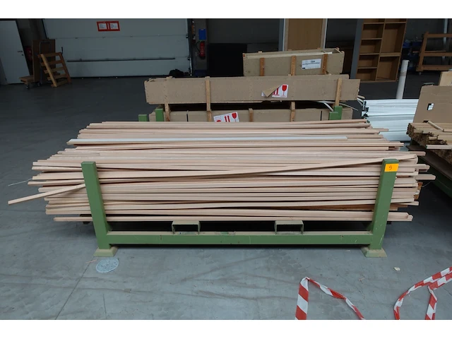 Stapelbare metalen houder + inhoud - afbeelding 1 van  3