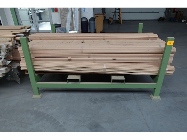 Stapelbare metalen houder + inhoud - afbeelding 1 van  3