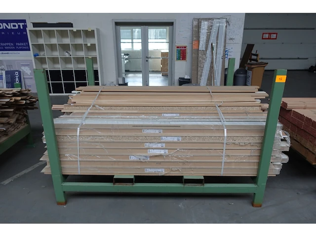 Stapelbare metalen houder + inhoud - afbeelding 1 van  5
