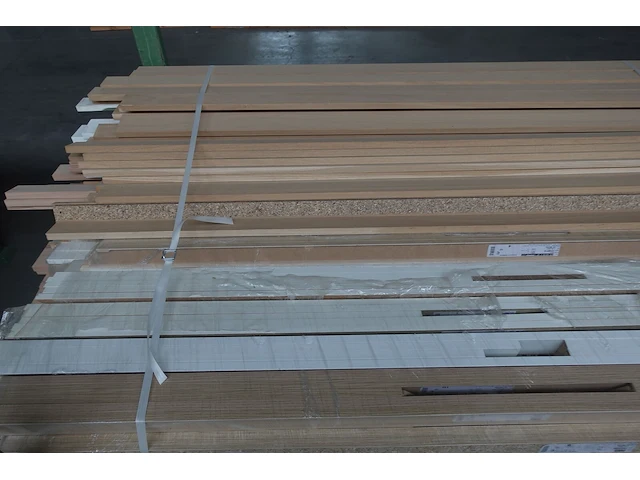 Stapelbare metalen houder + inhoud - afbeelding 2 van  5