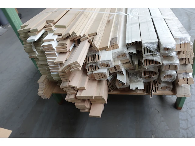 Stapelbare metalen houder + inhoud - afbeelding 4 van  5