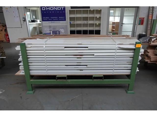 Stapelbare metalen houder + inhoud - afbeelding 1 van  5