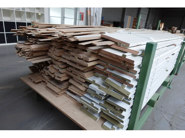 Stapelbare metalen houder + inhoud - afbeelding 4 van  5