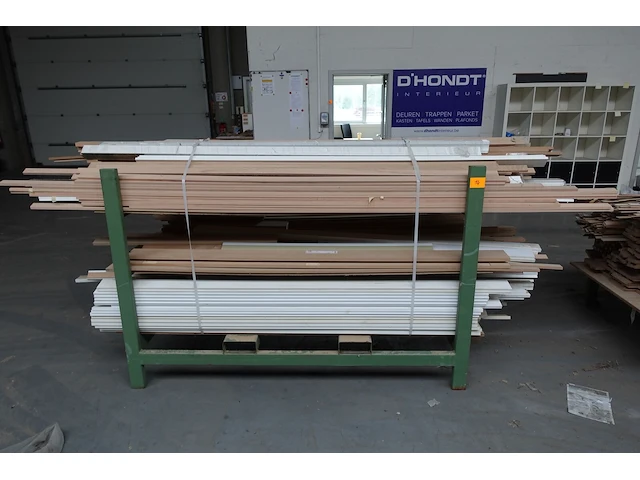 Stapelbare metalen houder + inhoud - afbeelding 1 van  4