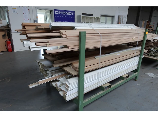 Stapelbare metalen houder + inhoud - afbeelding 2 van  4