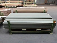 Stapelbare metalen houder + inhoud