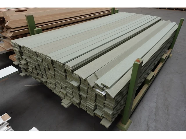 Stapelbare metalen houder + inhoud - afbeelding 3 van  3