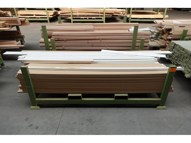 Stapelbare metalen houder + inhoud - afbeelding 1 van  4