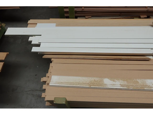 Stapelbare metalen houder + inhoud - afbeelding 2 van  4