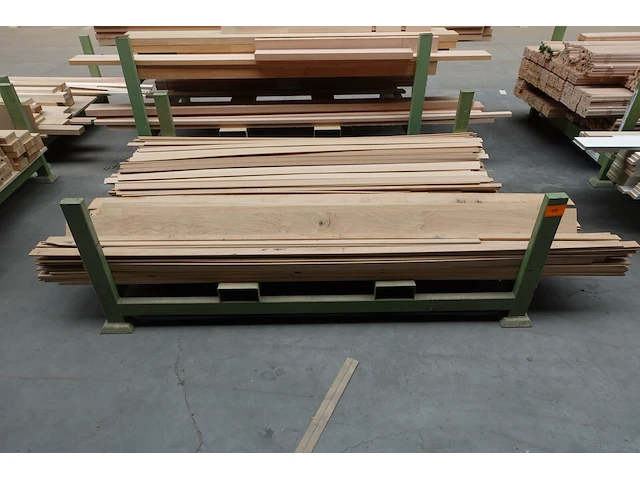 Stapelbare metalen houder + inhoud - afbeelding 1 van  3