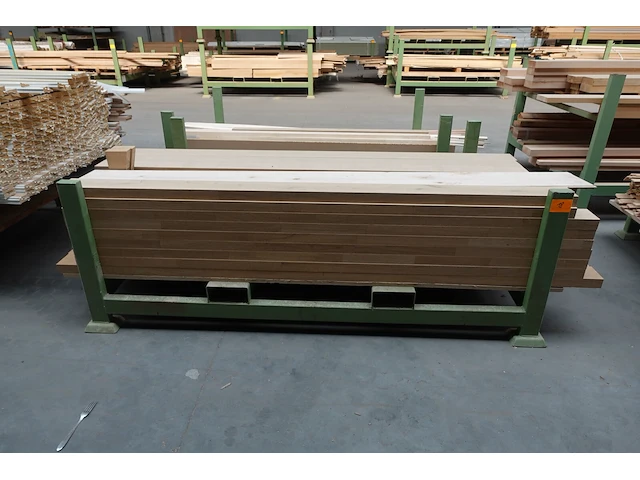 Stapelbare metalen houder + inhoud - afbeelding 1 van  4