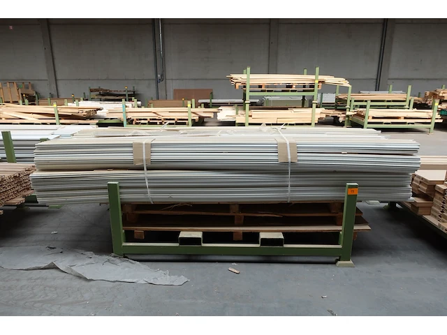 Stapelbare metalen houder + inhoud - afbeelding 1 van  4