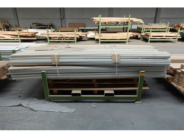 Stapelbare metalen houder + inhoud - afbeelding 2 van  4