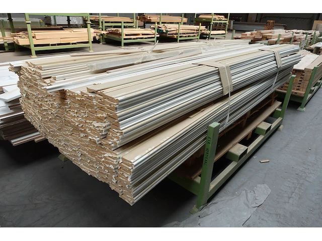 Stapelbare metalen houder + inhoud - afbeelding 3 van  4
