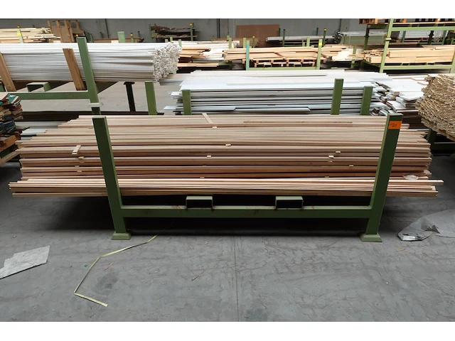 Stapelbare metalen houder + inhoud - afbeelding 1 van  4