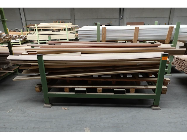 Stapelbare metalen houder + inhoud - afbeelding 1 van  5