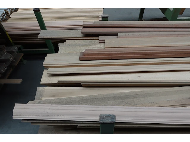 Stapelbare metalen houder + inhoud - afbeelding 2 van  5