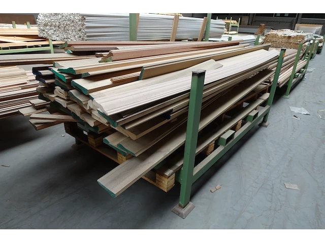 Stapelbare metalen houder + inhoud - afbeelding 3 van  5
