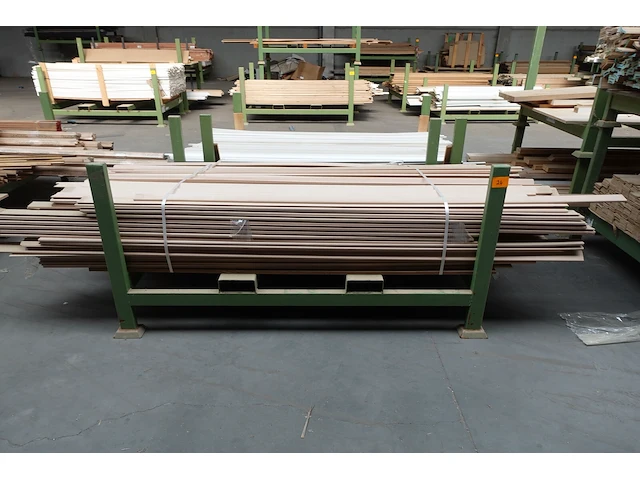 Stapelbare metalen houder + inhoud - afbeelding 1 van  5